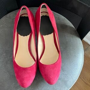 Cole Haan "Chelsea” Pump Heel in Tango Red Suede.
PRE~LOVED EXC COND
